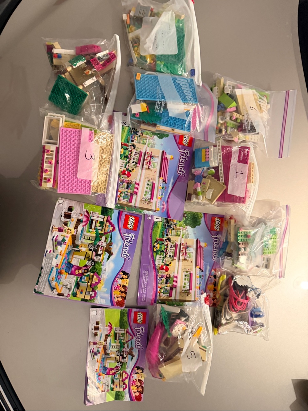 Toy LEGO Friends sets and parts